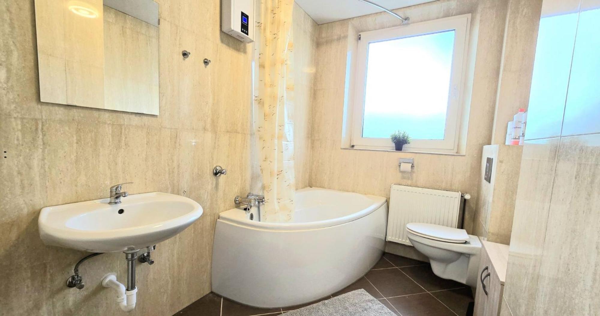 -Cs24- 4 Rooms Apartment With Rooftop - Ka02 Изерлон Екстериор снимка