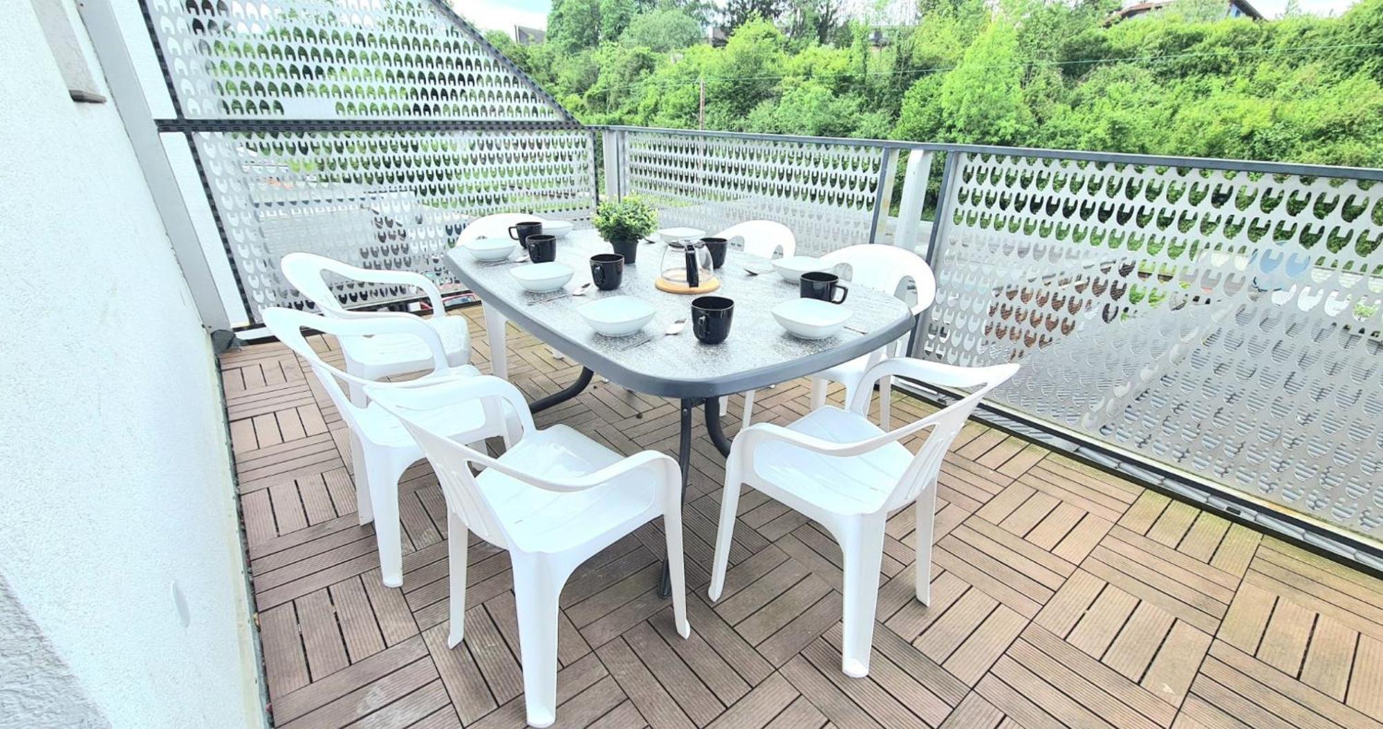 -Cs24- 4 Rooms Apartment With Rooftop - Ka02 Изерлон Екстериор снимка